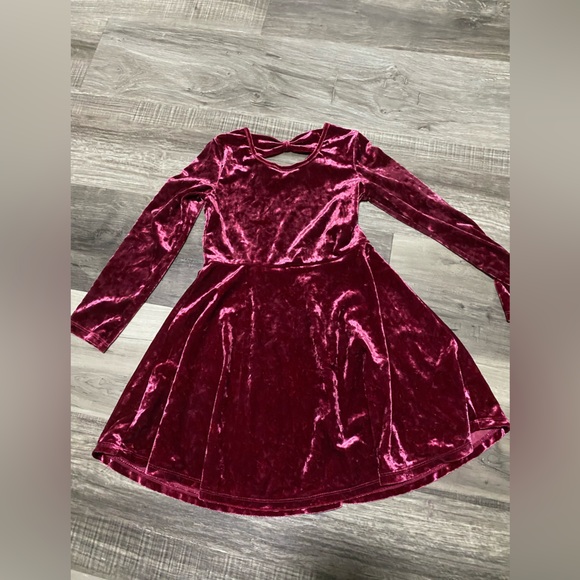 The Children's Place Velvet Dress in Deep Red size 5t - Picture 6 of 7